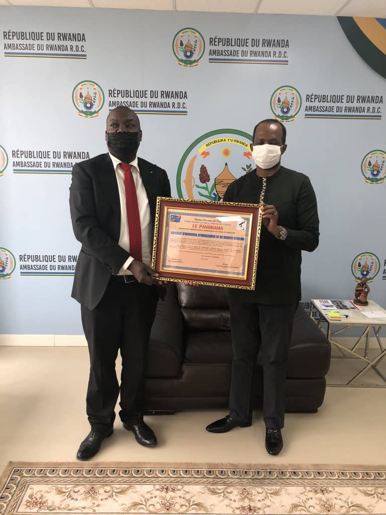 Diplomatie  : Vincent Karega a reçu le diplôme d’excellence pour le travail accompli en RDC et au Rwanda
