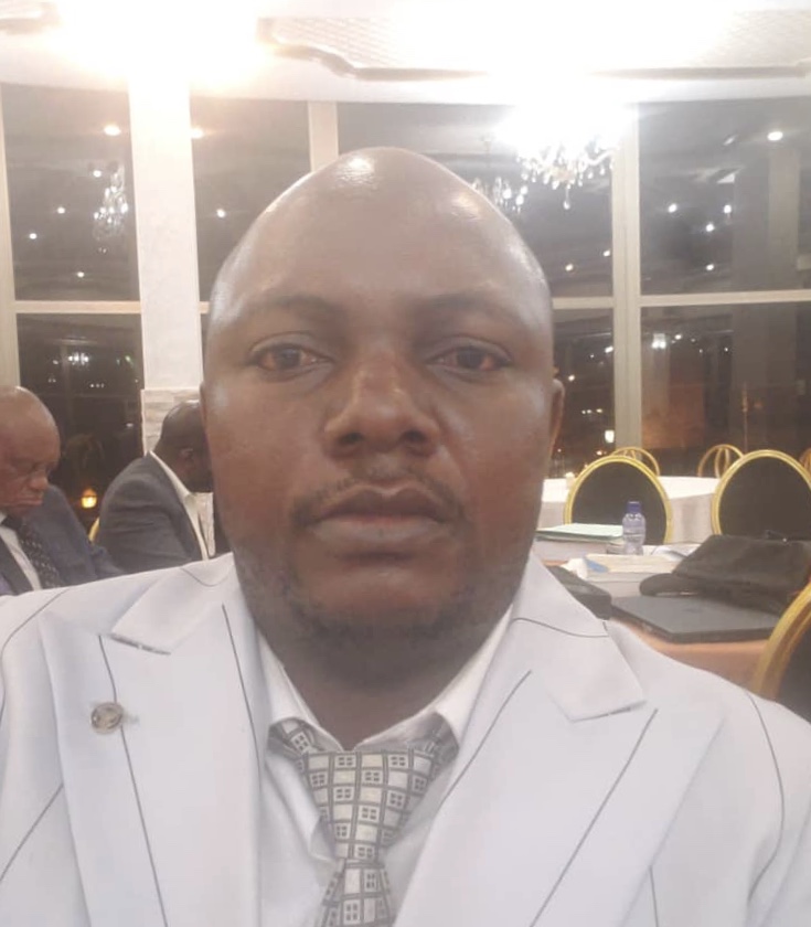 Le député national Ntumba Ciabola offre des fournitures scolaires aux élèves de Katanda