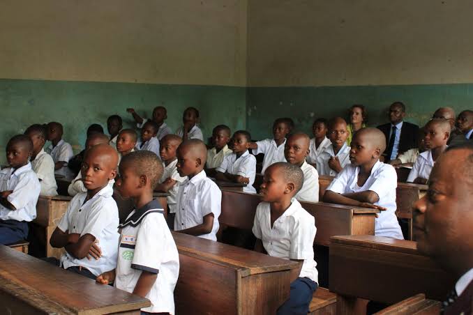 Sud-Kivu : le gouvernement provincial fixe les frais scolaires pour la maternelle et le secondaire dans les écoles publiques