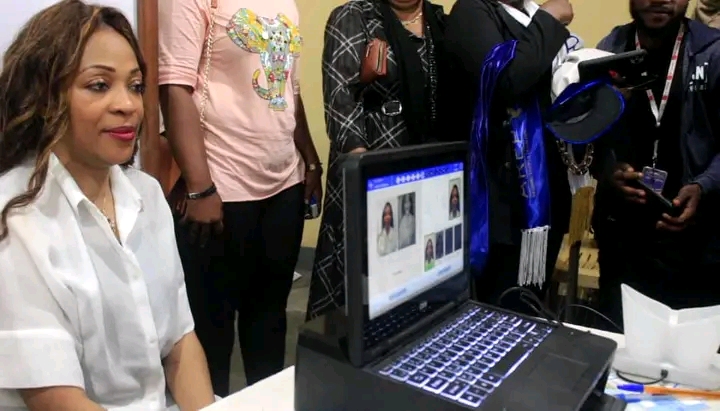 Enrôlement : Dorothée Madiya remplit son devoir civique à Lemba