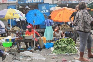 Kinshasa : lancée ce lundi, les vendeuses et vendeurs s’opposent à l’opération “coup de poing” 