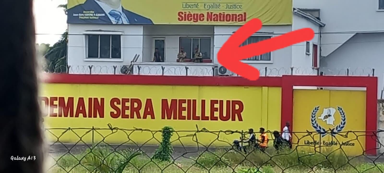 Urgent : la garde Républicaine assiège le siège national de A.ch, parti politique de Jean-Marc Kabund