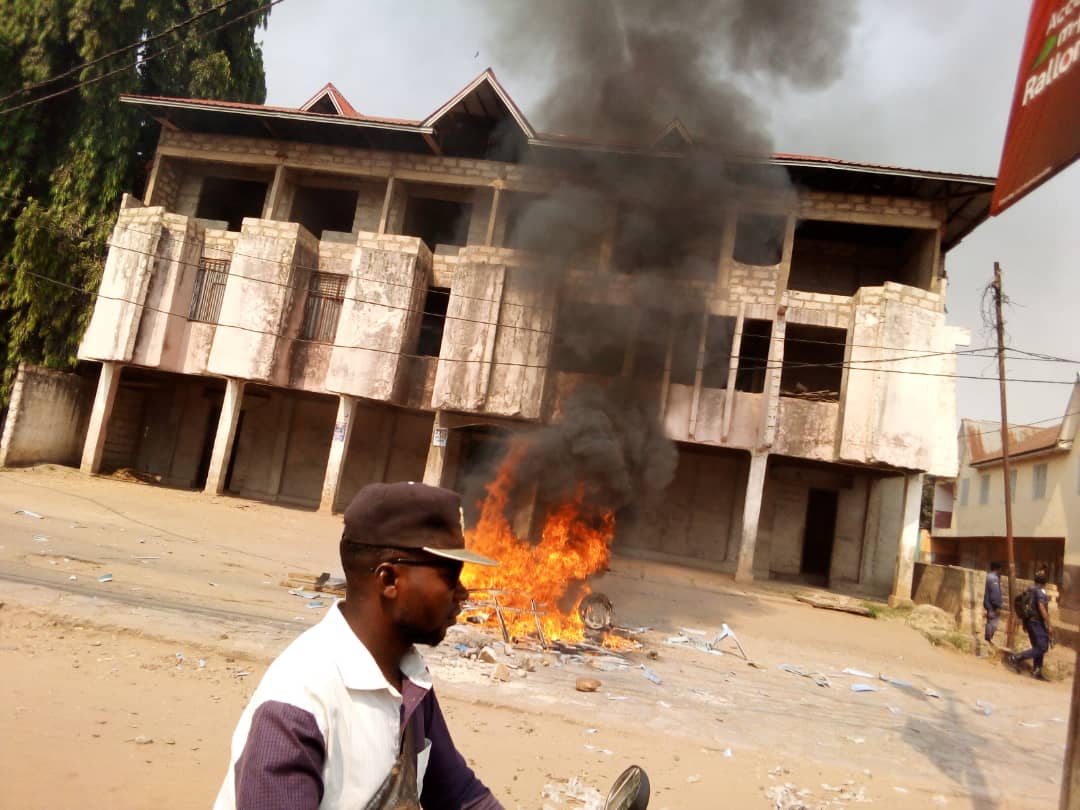 Kasaï Oriental : conflit de leadership à l’église évangélique libre d’Afrique, les fidèles protestent contre la déchéance du pasteur Kabeya Mubikayi