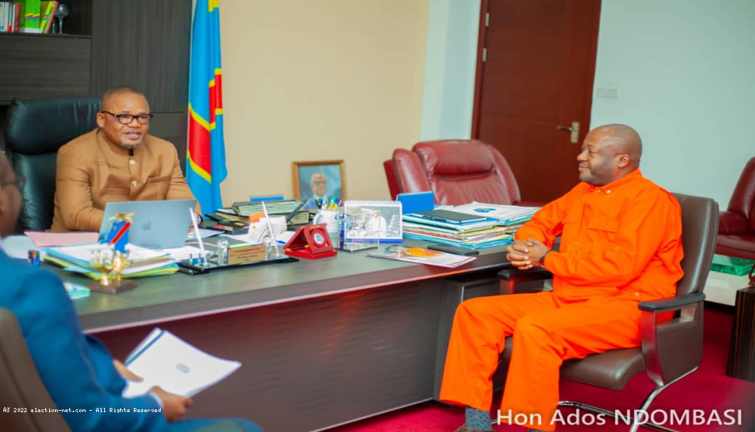 Kinshasa : Ados Ndombasi propose la réglementation d’un corps des sapeurs-pompiers