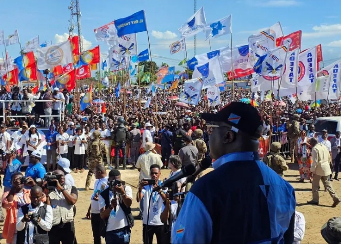 Campagne électorale 2023 : Félix Tshisekedi face à la population de Moanda