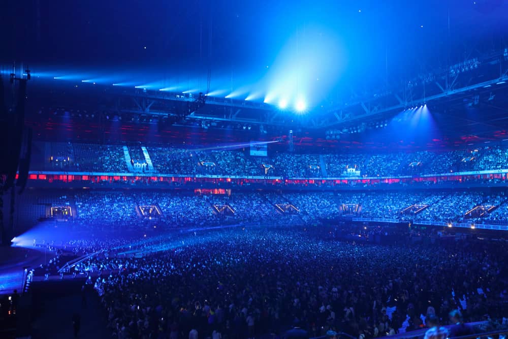 Culture : Fally Ipupa preste devant un public de près de 40.000 personnes à Paris