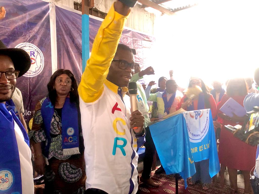 Kinshasa : Eliezer Ntambwe présente ses élus devant ses partisans