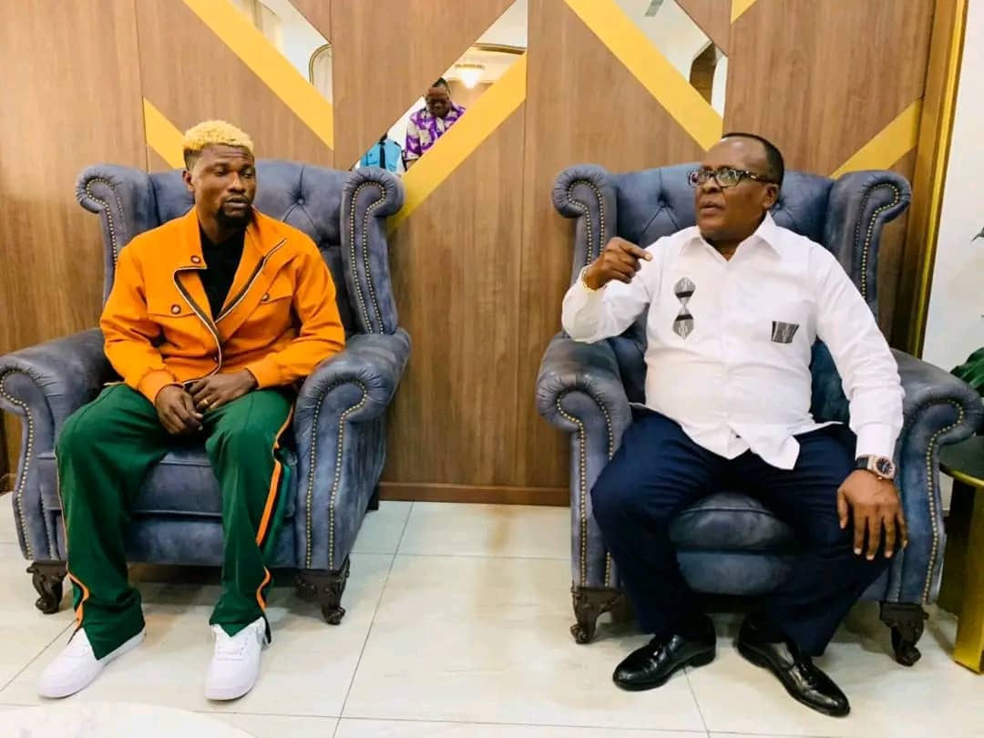 Football: Chassé d’un club rwandais pour son geste patriotique, Héritier Luvumbu est arrivé à Kinshasa