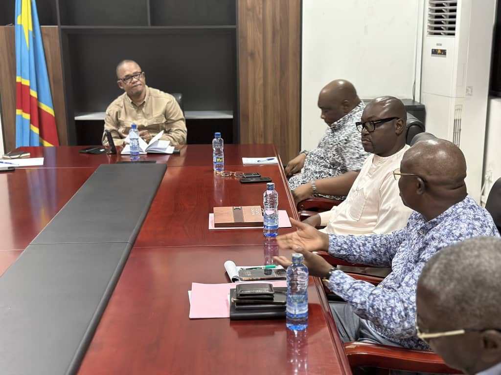 RDC : Le gouvernement congolais condamne les attaques contre les chancelleries et personnel de la MONUSCO