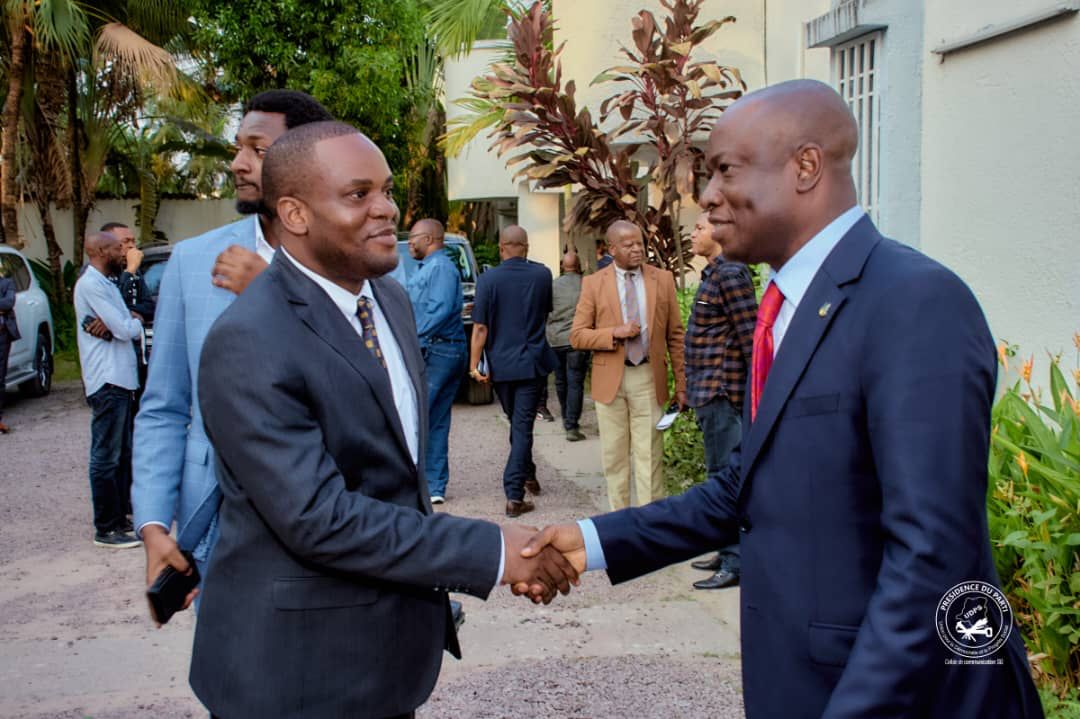 Désignation de l’informateur: ” Le Président de la République vient de placer au-dessus de la mêlée son principal homme de confiance” (Junior Mata M’elanga)