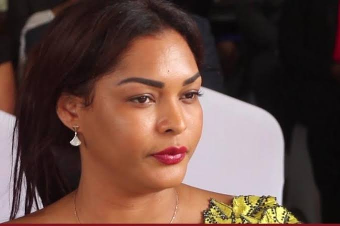 Attaque à la résidence de Vital Kamerhe : « Mon mari m’a réveillée à 4h du matin pour m’annoncer que notre maison était encerclée par plusieurs militaires et qu’il entendait des tirs à l’arme lourde venant de l’extérieur » (Hamida Shature)