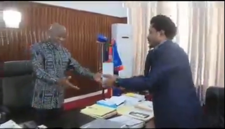 RDC : Remise du sceau officiel de l’Assemblée Nationale par le ministre de la justice pour prévenir les falsifications