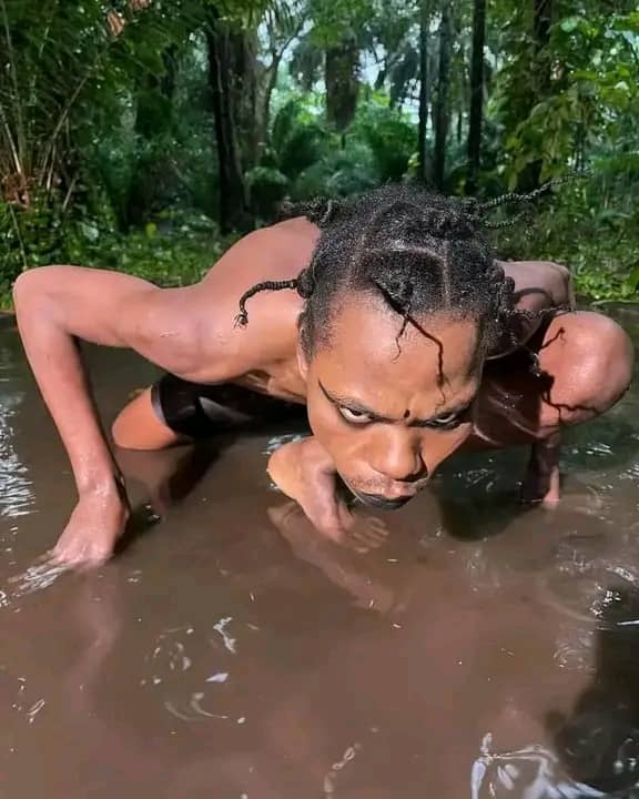 Musique : Le CSAC interdit la diffusion de la chanson et du clip « Misu likolo kaka na cadre ya sentiment » dans tous les médias et réseaux sociaux opérant en RDC