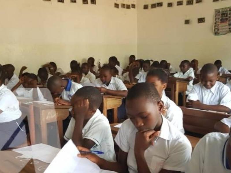 Kinshasa : Les écoles conventionnées sous le feu des critiques pour leurs frais scolaires jugés abusifs