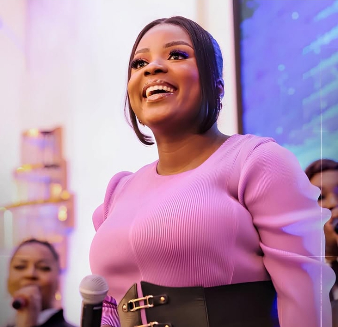 Musique : La chanteuse du gospel Rosny Kayiba annonce son concert à Paris en juillet 2025, une première de sa carrière