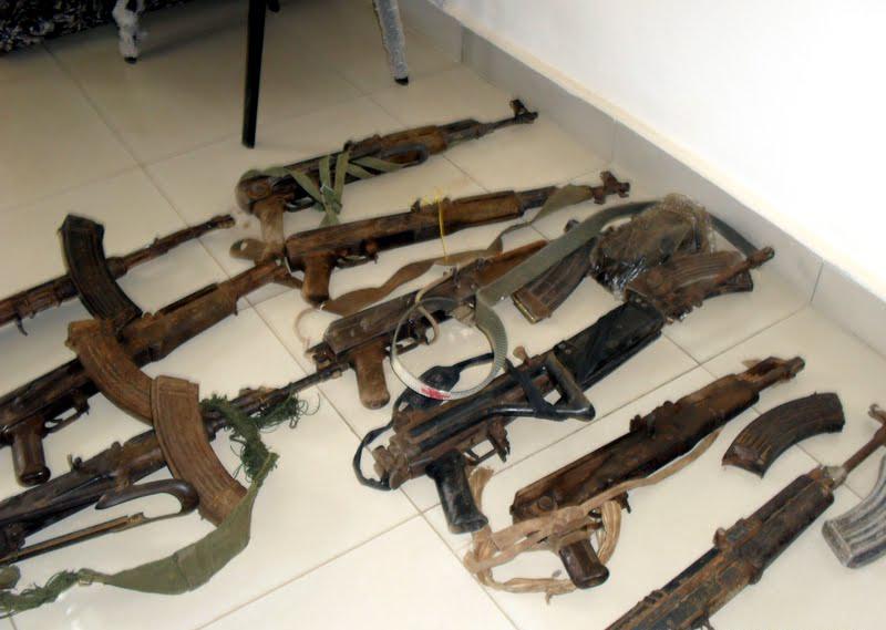 Ituri : plus de 470 armes remises à l’armée congolaise par des miliciens Autodéfense dans un élan vers la paix