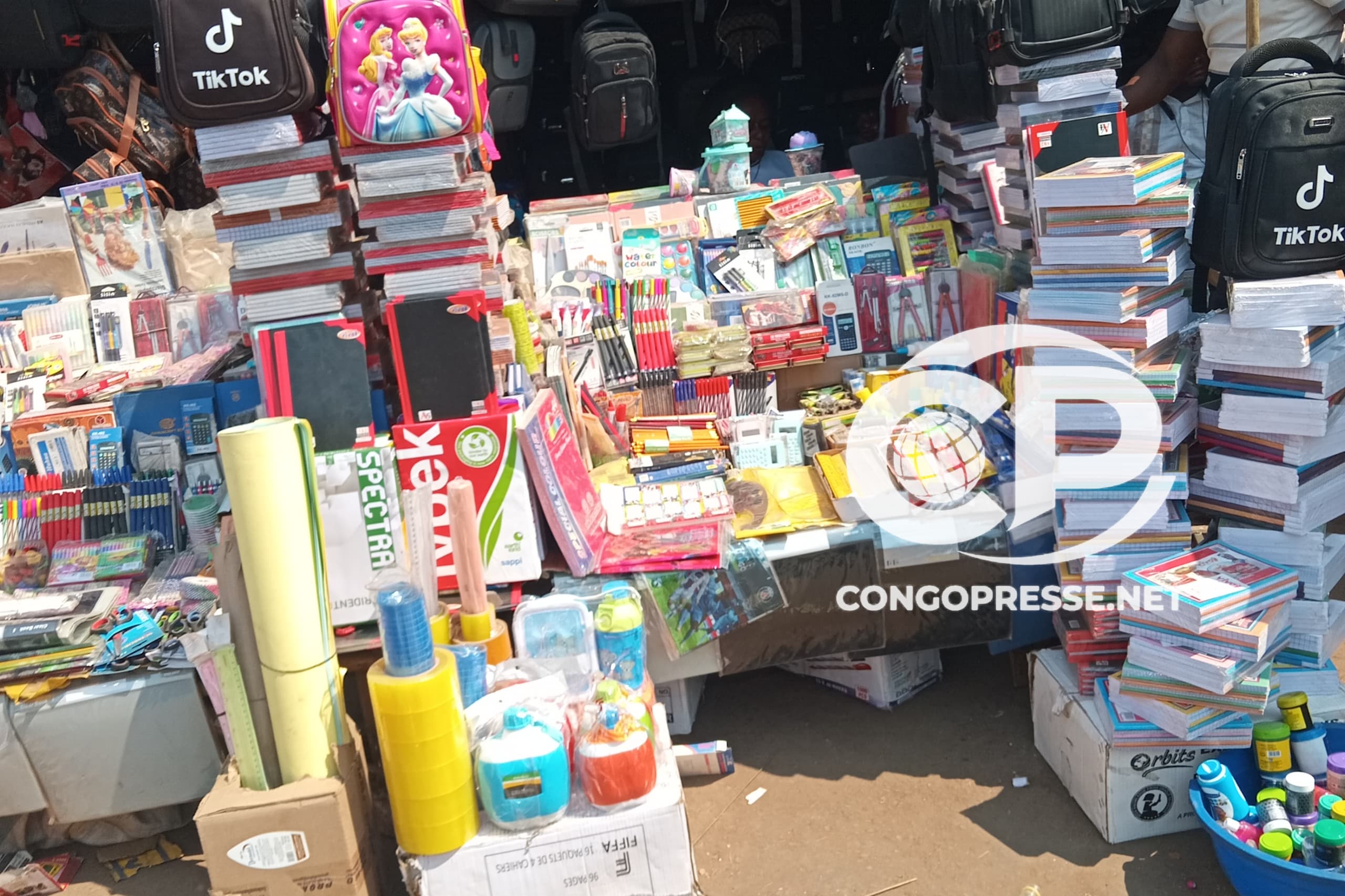 Lubumbashi – Une rentrée scolaire sous tension : « Le marché est noir, les parents ne se bousculent plus »