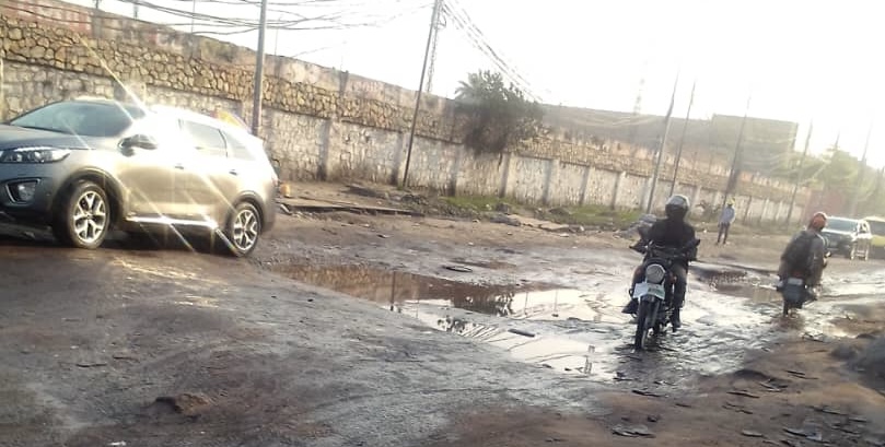 Kinshasa : fin de saison sèche, montée des inquiétudes face aux retards des chantiers routiers