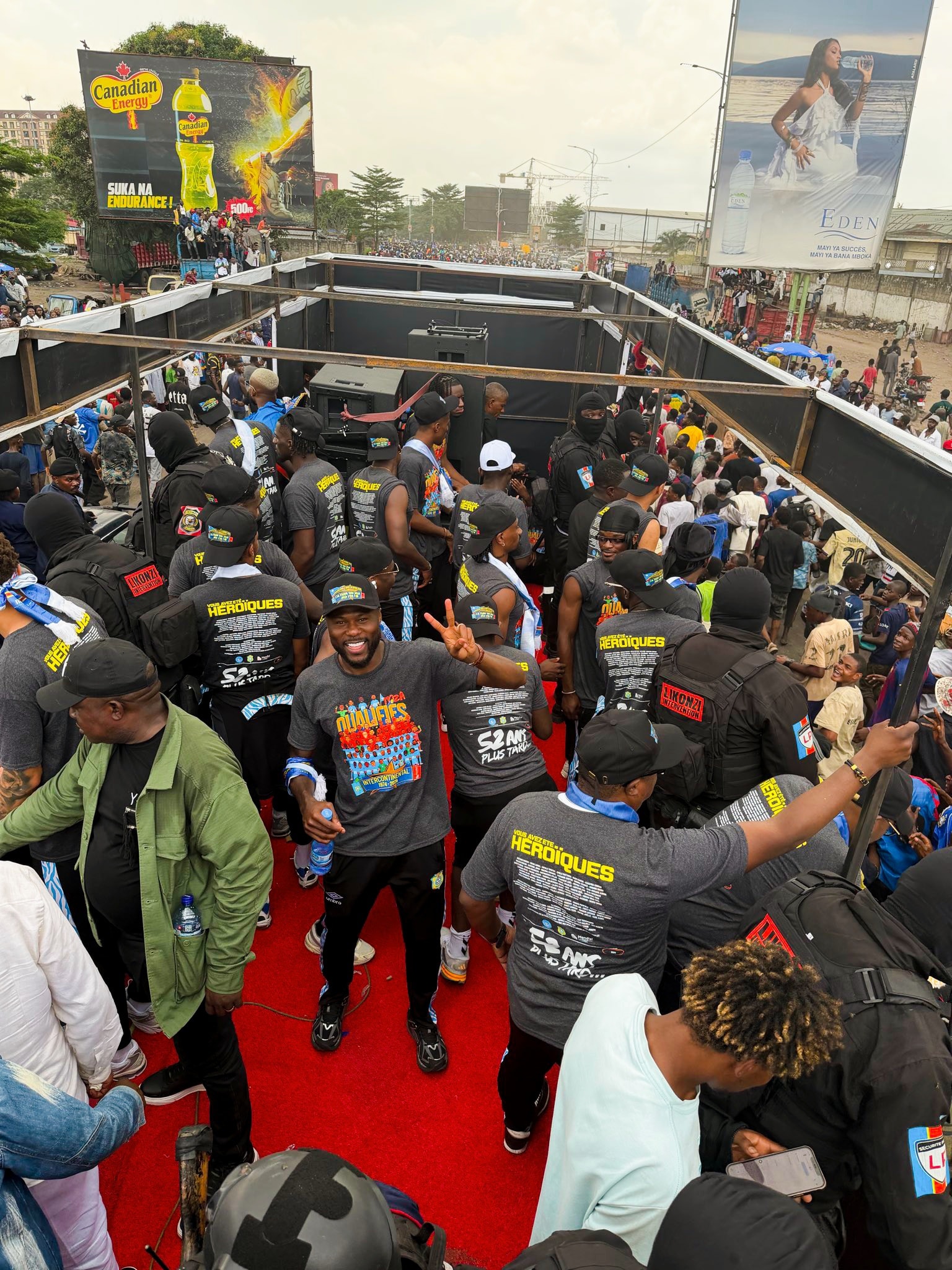 Leopards – Accueil de héros à Kinshasa pour les Léopards, qualifiés pour leur premier Mondial depuis 1974.